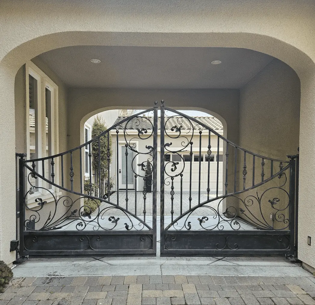 Wood driveway gate with automation in San Rafael